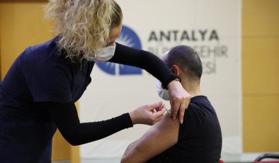 Büyükşehir çalışanlarına 3’üncü doz aşı