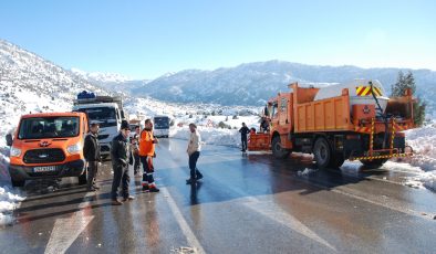 Antalya-Konya Karayolu’nda kar esareti sona erdi
