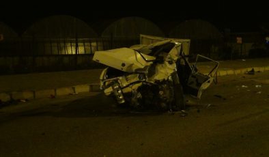 Kamyonet sürücüsü kaza sonrası aracını bırakıp kayıplara karıştı