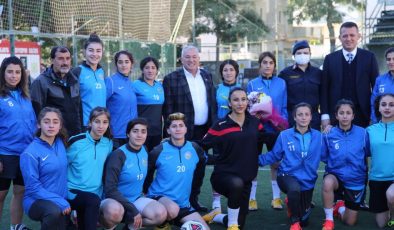 Alanya’da kamp yapan kadın futbolculara moral ziyareti I VİDEO HABER