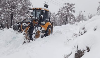 Alanya’da karla mücadele çalışması sürüyor