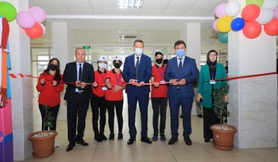 Alanya’da TUBİTAK Bilim Fuarı ve kütüphane açıldı