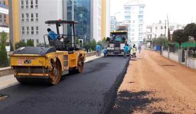 Sıcak asfalt çalışması Mahmutlar Mahallesi’nde devam ediyor