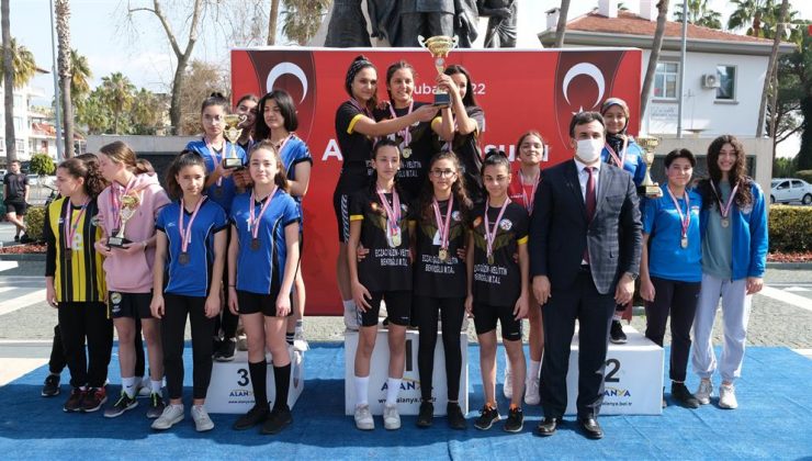 Alanya’da ‘Okullar Arası Kros Yarışı’ yapıldı