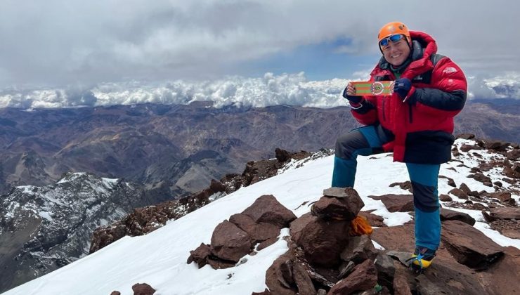 Alanya’daki doktordan Güney Amerika’nın en yüksek dağında bayrak şov