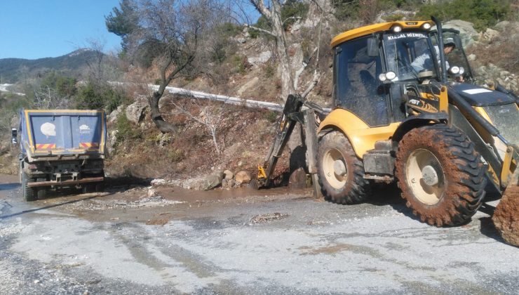 Alanya’da yağış sonrası bozulan yollara bakım ve onarım