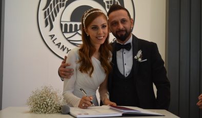 Alanya’da 9 çift evlilik için 14 Şubat’ı tercih etti
