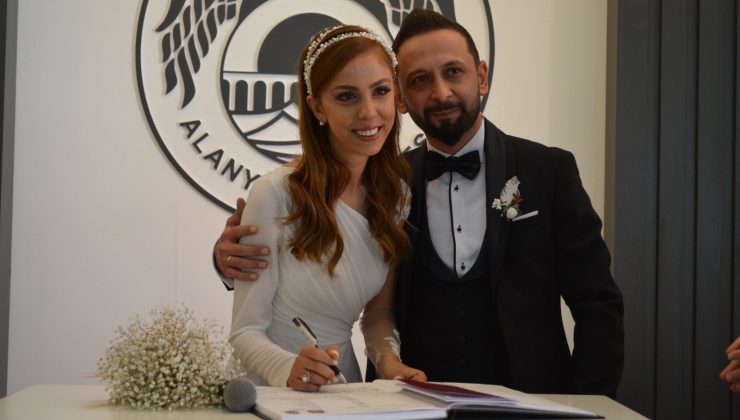Alanya’da 9 çift evlilik için 14 Şubat’ı tercih etti