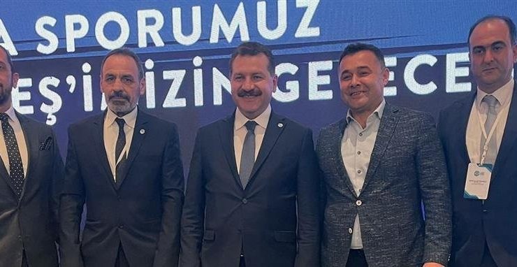Başkan Yücel Antalya’da düzenlenen 2022 Yağlı Güreş Forumu’na katıldı