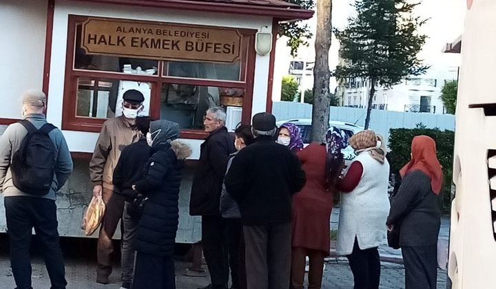 Alanya’da halk ekmek bu kez de poşeti ücretli yaptı