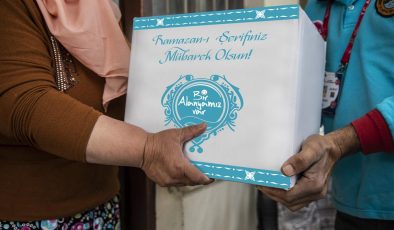 Alanya Belediyesi, gelenekselleştirdiği Ramazan kolisi dağıtımına başladı