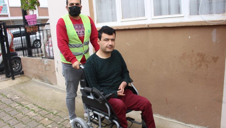 Büyükşehir’den engelli vatandaşa tekerlekli sandalye desteği