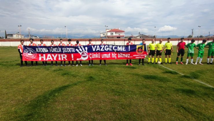 Futbol maçında jandarmadan ‘Kadına şiddete hayır’ pankartı