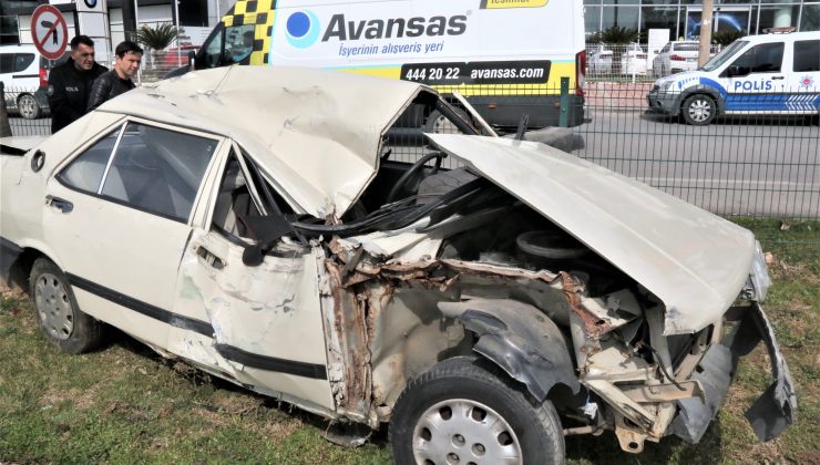 Otomobilin hurdaya döndüğü kazada, avukat sürücü yaralandı