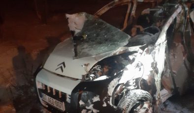 Ticari araç, kar küreme aracıyla çarpıştı: 3 ölü
