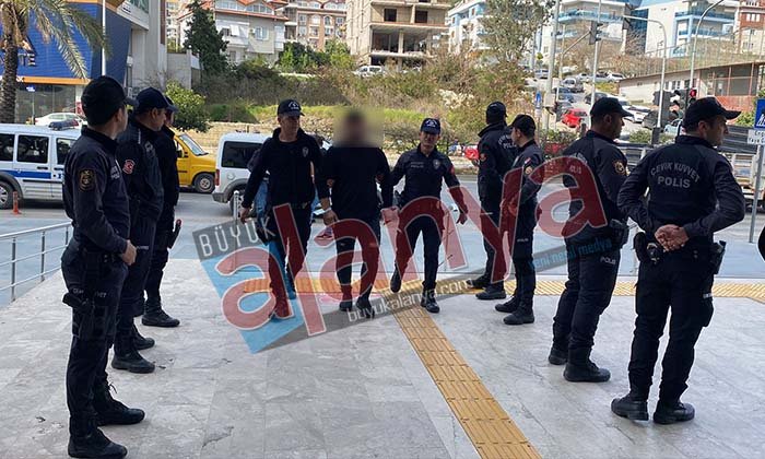 Alanya’da husumetli aileler arasında çıkan kavgada 8 tutuklama!