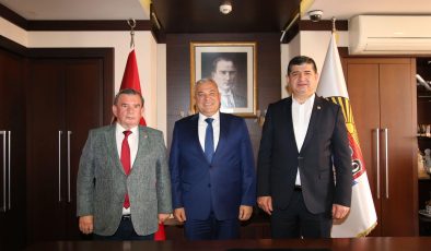 CHP Antalya Milletvekili Cavit Arı, Başkan Şahin’i ziyaret etti