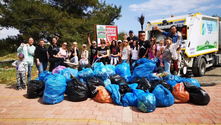 Rus ve Ukraynalı vatandaşlar el ele çöp topladı