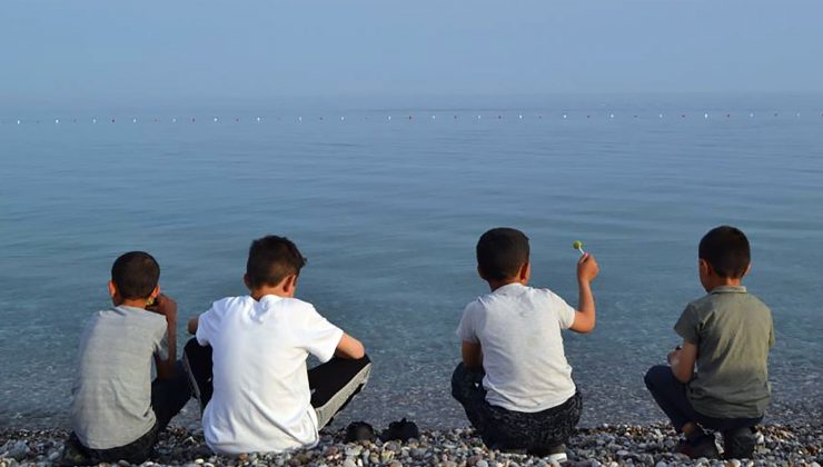İlk defa Antalya’yı ve denizi gören Gündoğmuşlu çocuklar doyasıya eğlendiler