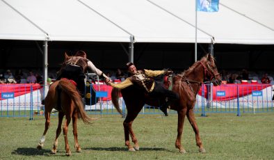 Antalya’da Yörük Türkmen Festivali’nde atlı görsel şov
