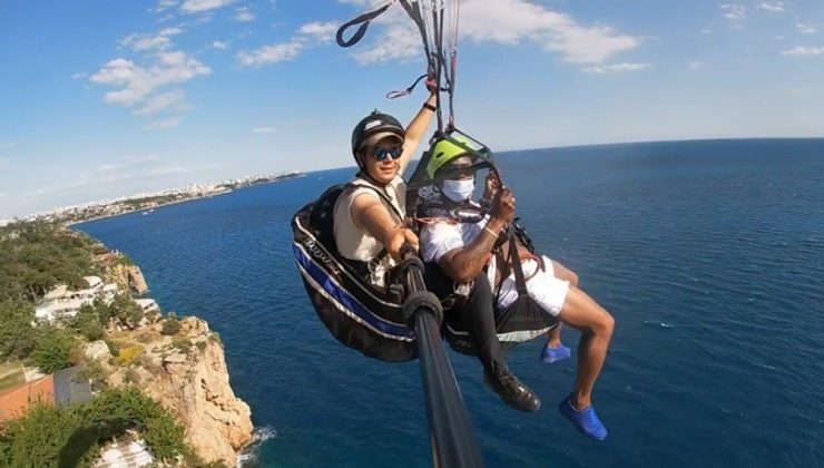 Yamaç paraşütü heyecanı ABD’li turisti kendinden geçirdi