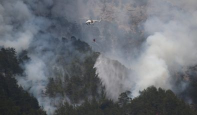 Alanya’daki yangına helikopter, 200 işçi ve 22 arazözle müdahale ediliyor