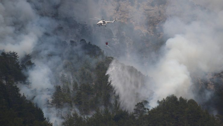 Alanya’daki yangına helikopter, 200 işçi ve 22 arazözle müdahale ediliyor