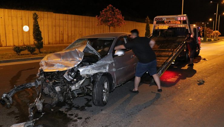 Alanya’da önündeki araçta eşinin kaza yaptığını gören adam da kaza yaptı