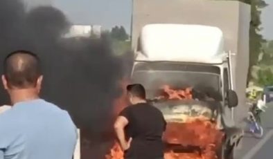 Alev alev yanan kamyonetini çaresizce izledi