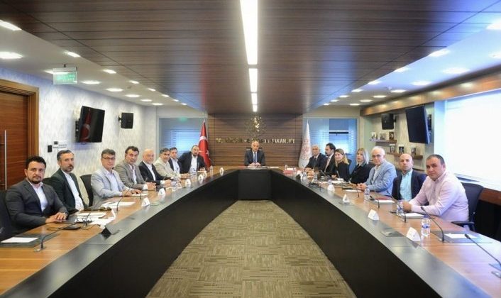 Turizm Bakanı Ersoy, Alanyalı turizmcilerle fikir alışverişi yaptı
