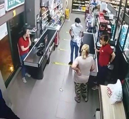 Alanya’da  zincir markette silahlı soygun kamerada I VİDEO HABER