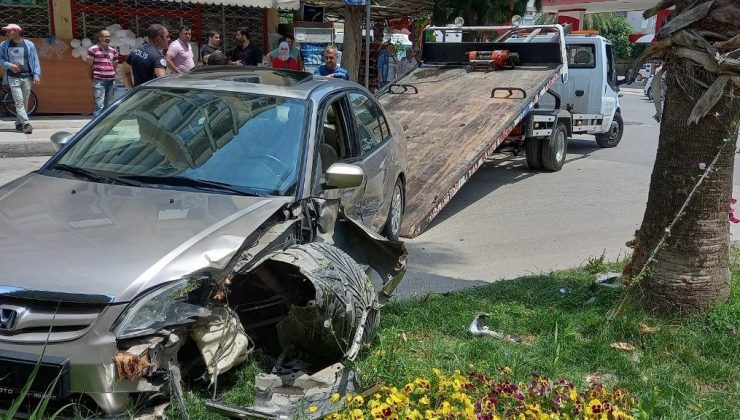 Sağlık çalışanları kazada araçta sıkışan sürücü için seferber oldu