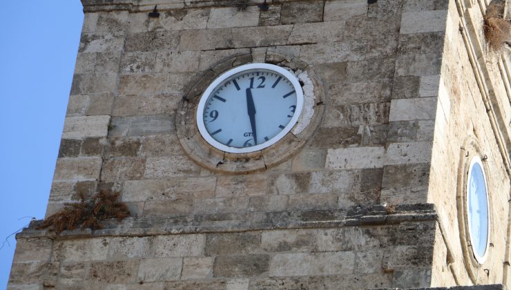 Tarihi saat kulesinin restorasyonunda orijinal saatinin yerinde başka saat tespit edildi