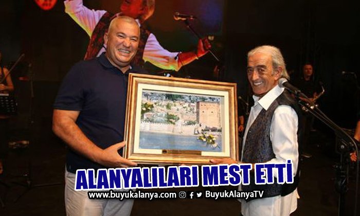 Mehmet Şahin’den Edip Akbayram’a teşekkür plaketi I FOTO GALERİ