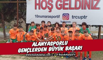 Alanyaspor U12 ve U13 takımı şampiyon oldu