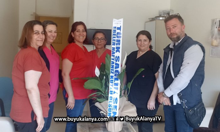 Türk Sağlık-Sen Ebeler Haftası’nı kutladı