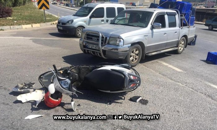 Gazipaşa’da kamyonetle motosiklet çarpıştı