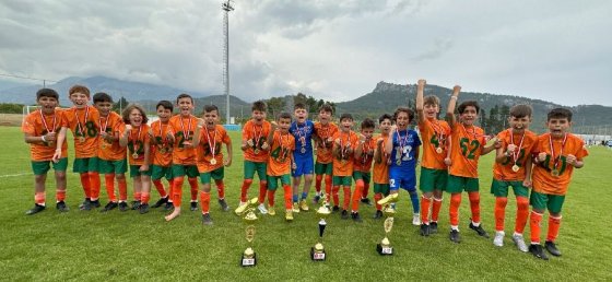 Alanyaspor U8 ve U10 akademi takımları şampiyon oldu
