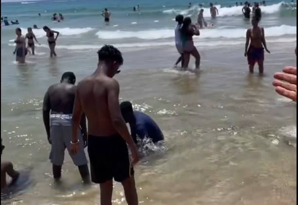 Alanya’daki o plaj Afrikalıların akınına uğradı I VİDEO HABER