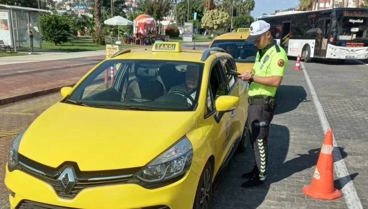 Alanya’da polis taksici esnafını yakın takibe aldı