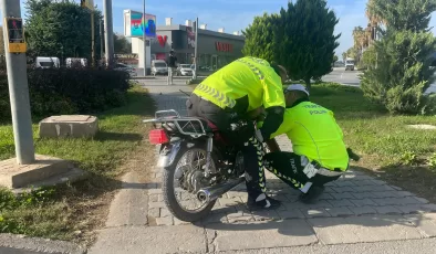 Sürücüsünün kaçtığı plakasız motosiklete 7 bin TL ceza