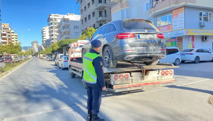 Alanya’da 3 araç trafikten men edildi