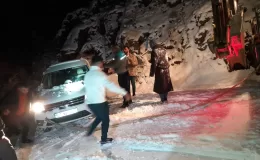 Alanya’da karda mahsur kalan 15 araç ve 20 vatandaş kurtarıldı