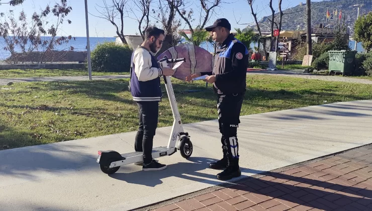 Alanya’da scooter kullanan gençlere önemli uyarı