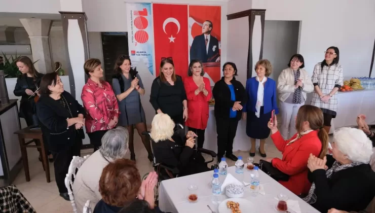 CHP’li kadınlardan Özçelik’e tam destek