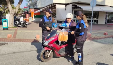 Alanya’da polisten motosiklet sürücülerine BİLGİLENDİRME