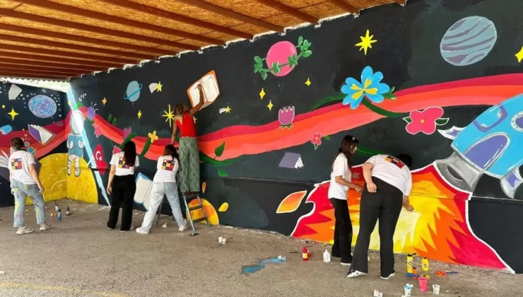 Alanya’da okul duvarları sanatla BULUŞTU