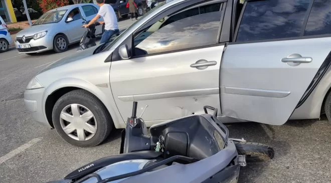 Gazipaşa’da motosiklet ile otomobil çarpıştı: 1 YARALI