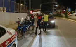 Alanya’da jandarma 15 aracı trafikten MEN ETTİ